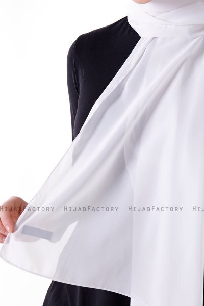 Hadise - Vit Chiffon Hijab