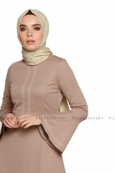Deste - Taupe Klänning - Miss Halima